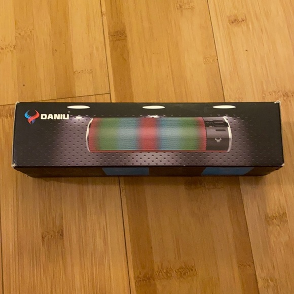 Wireless Bluetooth Speaker  - NWT - Picture 2 of 10